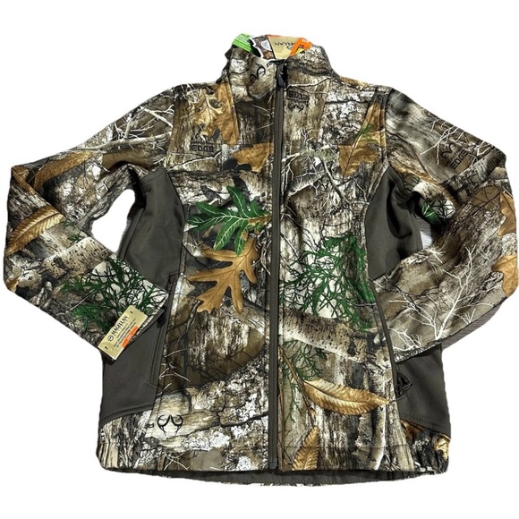 Magellan Outdoors Mesa Softshell Jacket Realtree Edge Youth Medium